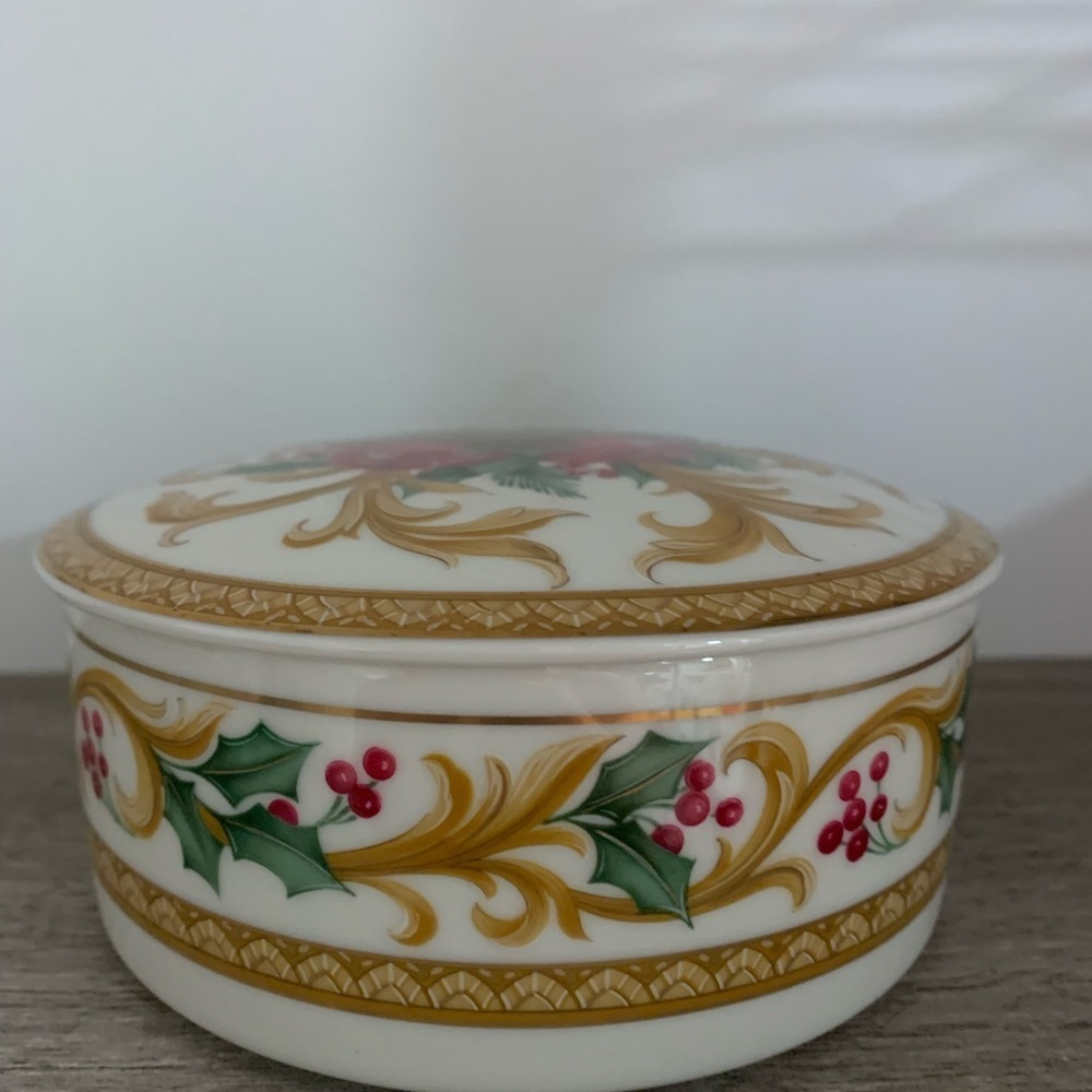 Mikasa holiday orchard lidded box candy dish - Picture 2 of 7